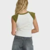 Des Tropic Kurzarm-Raglan-Oberteil mit Shorts