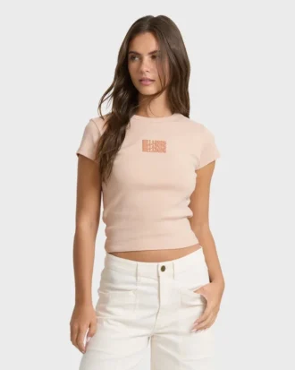 Dreifach gestapeltes Kurzarm-T-Shirt