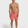 Kollektion: Einfarbige Layback-Badehosen Kollektion: Einfarbige Layback-Badehosen