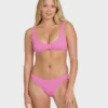 Sommer-Bikinioberteil mit tiefem U-Ausschnitt Sommer-Bikinioberteil mit tiefem U-Ausschnitt