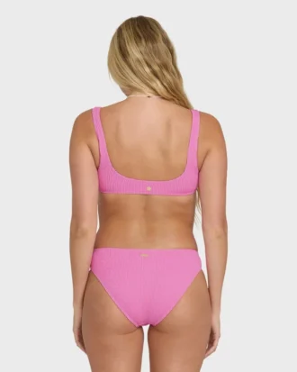 Sommer-Bikinioberteil mit tiefem U-Ausschnitt