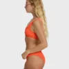 Sommer-Bikinioberteil mit tiefem U-Ausschnitt Sommer-Bikinioberteil mit tiefem U-Ausschnitt