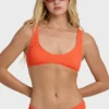 Sommer-Bikinioberteil mit tiefem U-Ausschnitt Sommer-Bikinioberteil mit tiefem U-Ausschnitt