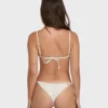 Sommer-Tanga-Bikinihose mit hohen Seitenschnürungen Sommer-Tanga-Bikinihose mit hohen Seitenschnürungen