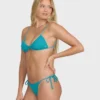Sommer-Tanga-Bikinihose mit hohen Seitenschnürungen Sommer-Tanga-Bikinihose mit hohen Seitenschnürungen