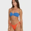 Sommer-Tanga-Bikinihose mit hohen Seitenschnürungen Sommer-Tanga-Bikinihose mit hohen Seitenschnürungen