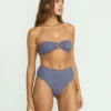 Sommerliches Rio-Bandeau-Bikinioberteil mit breiten Streifen Sommerliches Rio-Bandeau-Bikinioberteil mit breiten Streifen