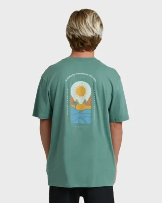 Sun Down Adventure Division Premium-T-Shirt mit kurzen Ärmeln