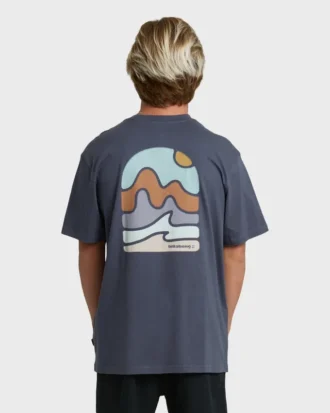 Sun Down Adventure Division Premium-T-Shirt mit kurzen Ärmeln