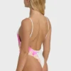 Sunny Shore Badeanzug mit tiefem V-Ausschnitt Sunny Shore Badeanzug mit tiefem V-Ausschnitt