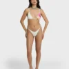 Sunny Shore Dippi Skimpy Bikinihose mit seitlichen Bändern Sunny Shore Dippi Skimpy Bikinihose mit seitlichen Bändern
