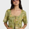 Totally Tropic Kurzarm-Web-Oberteil