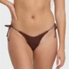 Twisted Tides Dippi-Bikinihose mit seitlichen Bändern Twisted Tides Dippi-Bikinihose mit seitlichen Bändern